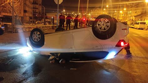 Taksiye çarpıp takla atan otomobilin alkollü sürücüsü hafif yaralandı
